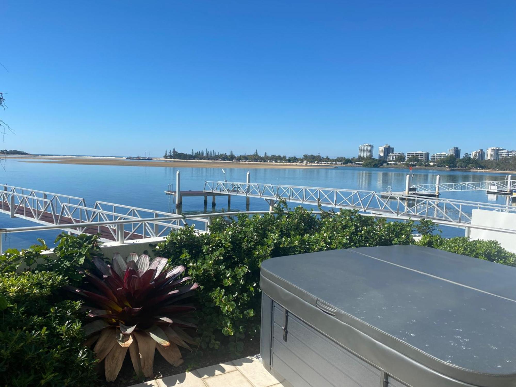 Waves Maroochy River マルーチードール エクステリア 写真